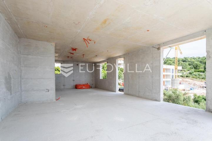 Trogir, dvosoban stan u izgradnji površine 63.99 m²