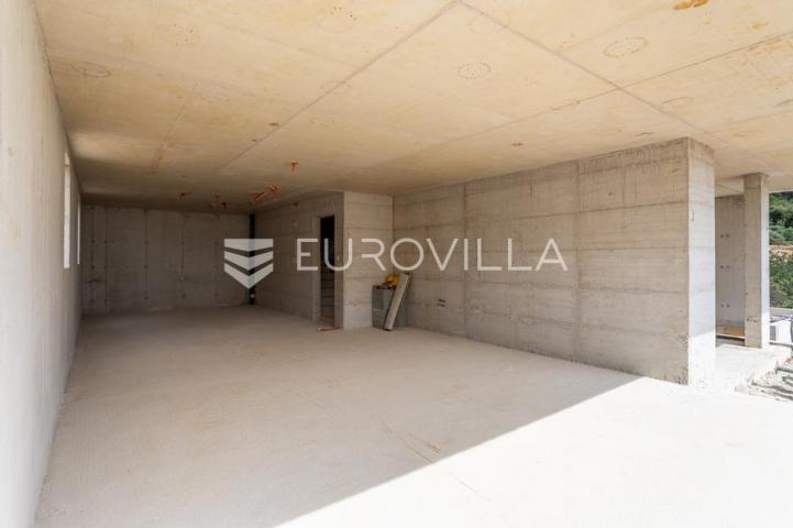 Trogir, dvosoban stan u izgradnji površine 63.99 m²