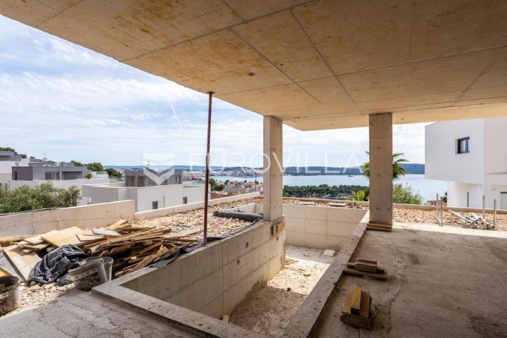 Trogir, dvosoban stan u izgradnji površine 63.99 m²