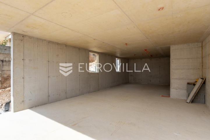 Trogir, dvosoban stan u izgradnji površine 63.99 m²