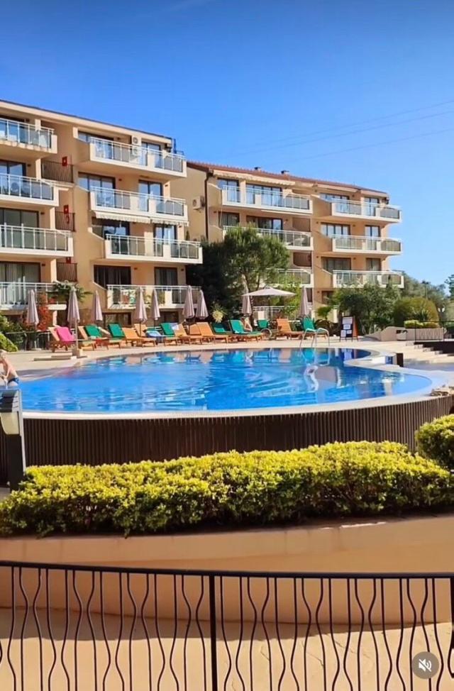 Jednosoban stan 49m2 u kompleksu sa bazenom, Przno-Budva
