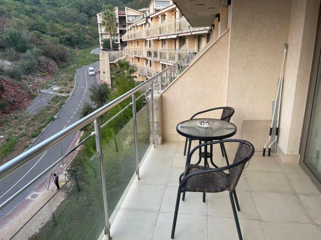 Jednosoban stan 49m2 u kompleksu sa bazenom, Przno-Budva