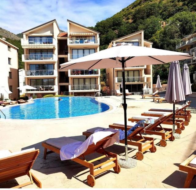 Jednosoban stan 49m2 u kompleksu sa bazenom, Przno-Budva
