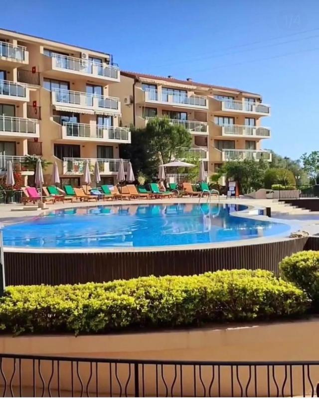 Jednosoban stan 49m2 u kompleksu sa bazenom, Przno-Budva