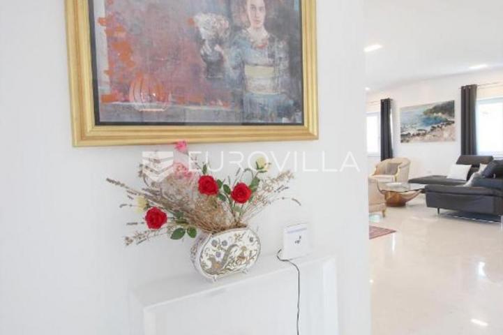 Istra, Kanfanar, prekrasna kuća 450 m² na velikom imanju od 1900 m²