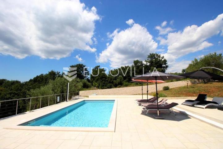Istra, Kanfanar, prekrasna kuća 450 m² na velikom imanju od 1900 m²