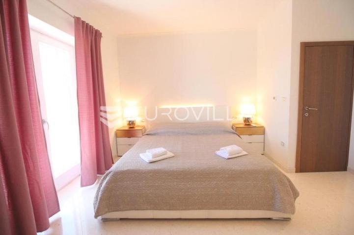 Istra, Kanfanar, prekrasna kuća 450 m² na velikom imanju od 1900 m²