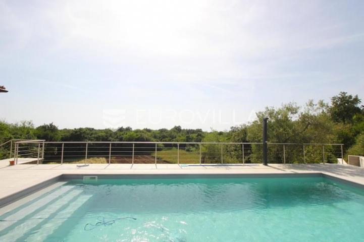 Istra, Kanfanar, prekrasna kuća 450 m² na velikom imanju od 1900 m²