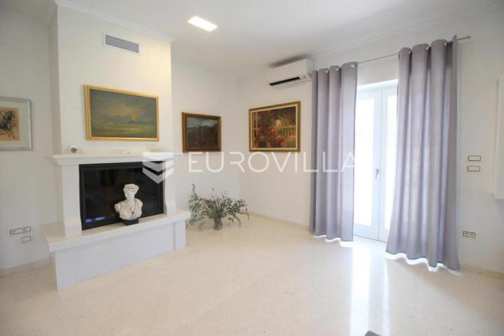 Istra, Kanfanar, prekrasna kuća 450 m² na velikom imanju od 1900 m²