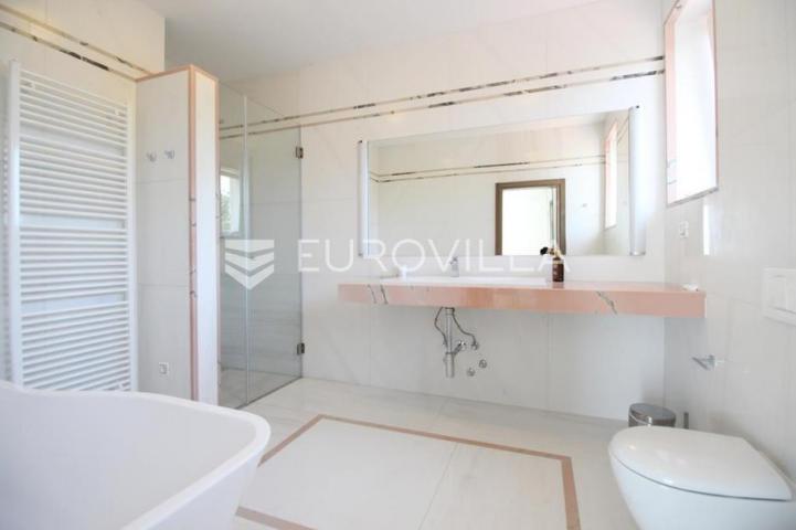 Istra, Kanfanar, prekrasna kuća 450 m² na velikom imanju od 1900 m²