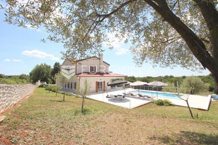 Istra, Kanfanar, prekrasna kuća 450 m² na velikom imanju od 1900 m²