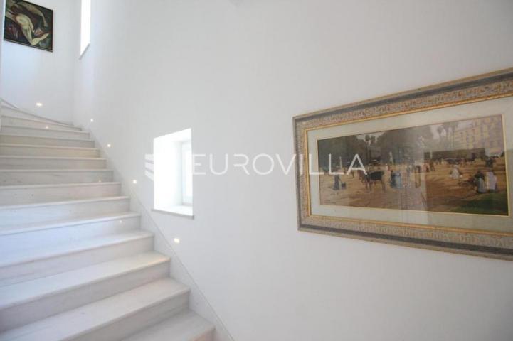 Istra, Kanfanar, prekrasna kuća 450 m² na velikom imanju od 1900 m²