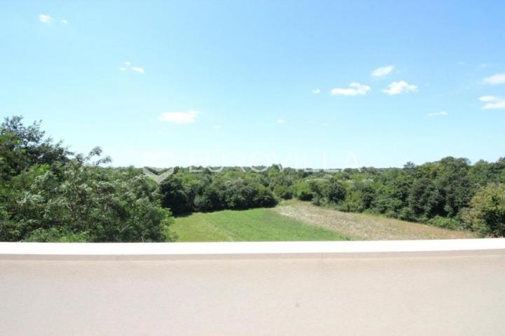 Istra, Kanfanar, prekrasna kuća 450 m² na velikom imanju od 1900 m²