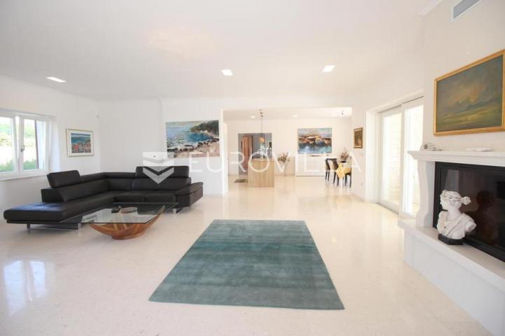 Istra, Kanfanar, prekrasna kuća 450 m² na velikom imanju od 1900 m²