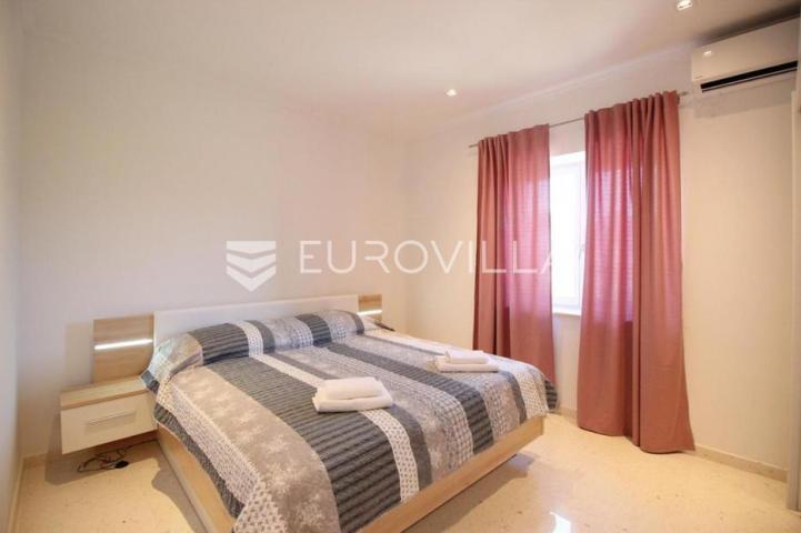 Istra, Kanfanar, prekrasna kuća 450 m² na velikom imanju od 1900 m²
