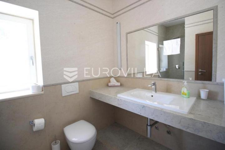 Istra, Kanfanar, prekrasna kuća 450 m² na velikom imanju od 1900 m²