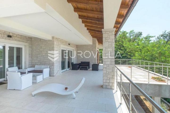 Istra, Kanfanar, prekrasna kuća 450 m² na velikom imanju od 1900 m²