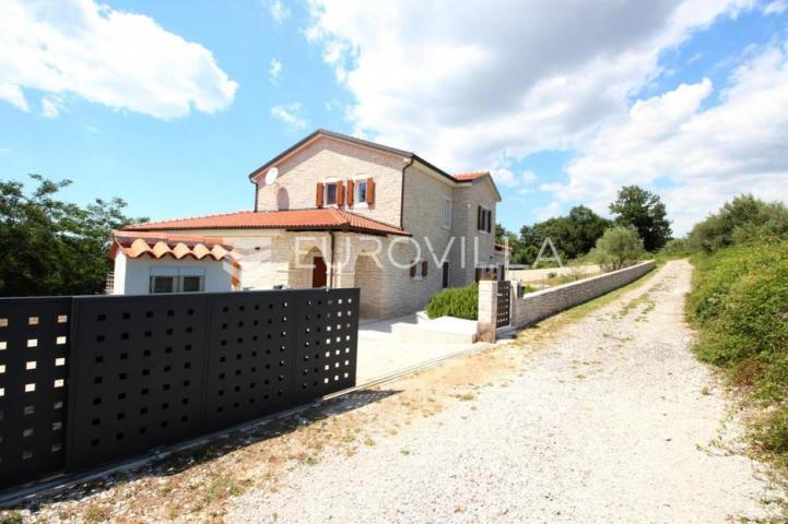 Istra, Kanfanar, prekrasna kuća 450 m² na velikom imanju od 1900 m²