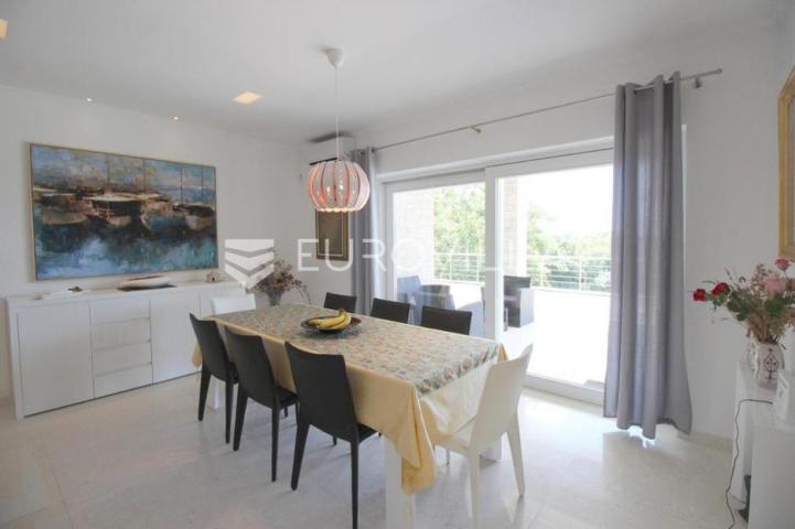 Istra, Kanfanar, prekrasna kuća 450 m² na velikom imanju od 1900 m²