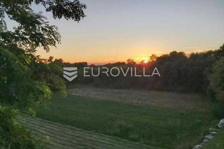 Istra, Kanfanar, prekrasna kuća 450 m² na velikom imanju od 1900 m²