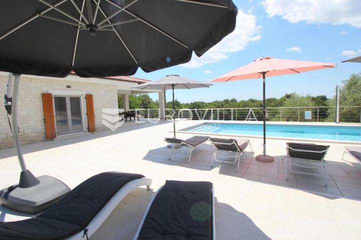 Istra, Kanfanar, prekrasna kuća 450 m² na velikom imanju od 1900 m²