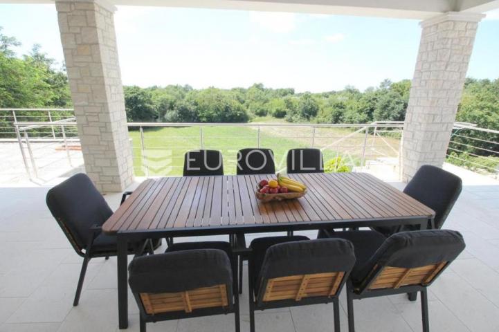 Istra, Kanfanar, prekrasna kuća 450 m² na velikom imanju od 1900 m²