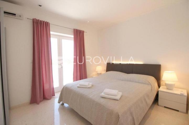 Istra, Kanfanar, prekrasna kuća 450 m² na velikom imanju od 1900 m²