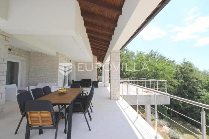 Istra, Kanfanar, prekrasna kuća 450 m² na velikom imanju od 1900 m²