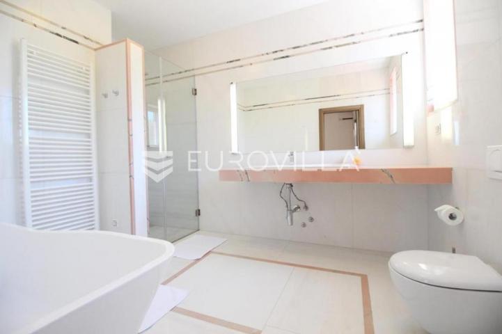 Istra, Kanfanar, prekrasna kuća 450 m² na velikom imanju od 1900 m²