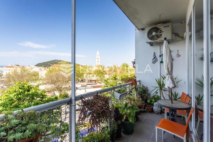 Split, Centar, prostrana etaža na izvrsnoj lokaciji s pogledom na more, 135 m²