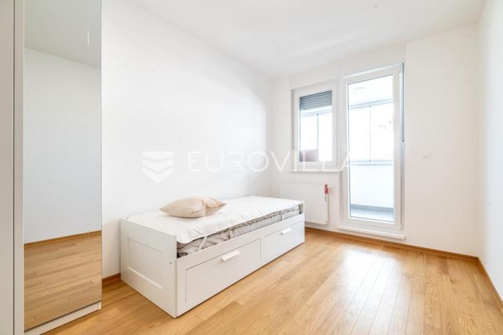 Zagreb, Savica, predivan trosoban stan površine 75 m² vanjsko parkirno mjesto