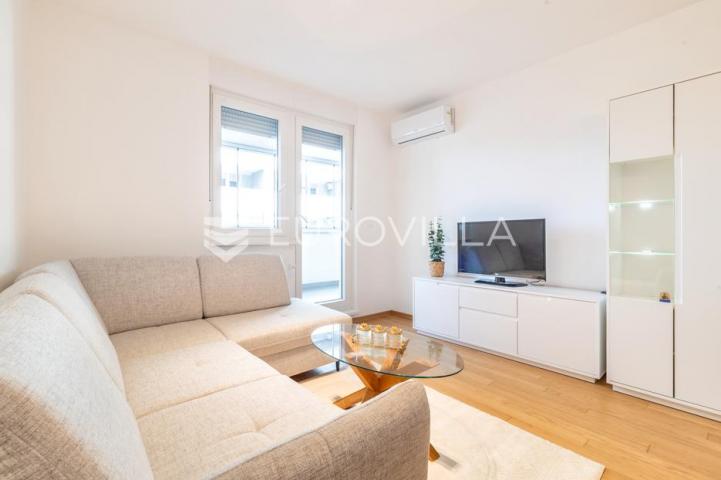 Zagreb, Savica, predivan trosoban stan površine 75 m² vanjsko parkirno mjesto