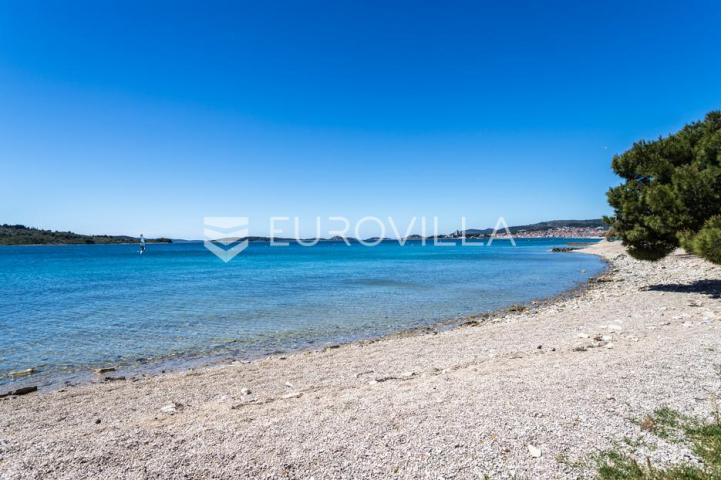 Srima, dvoetažni penthouse s prostranom terasom i pogledom na more