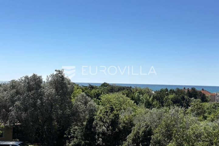 Istra, Umag, ekskluzivna nova kuća s krovnom terasom i pogledom na more