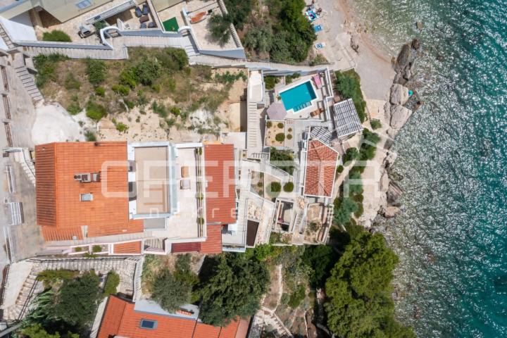 Ekskluzivna vila – prvi red uz more sa spektakularnim pogledom na more u Stanići