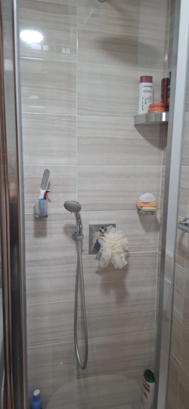 Kompletno opremljen studio 21m² na odličnoj lokaciji – Budva (300m od mora)
