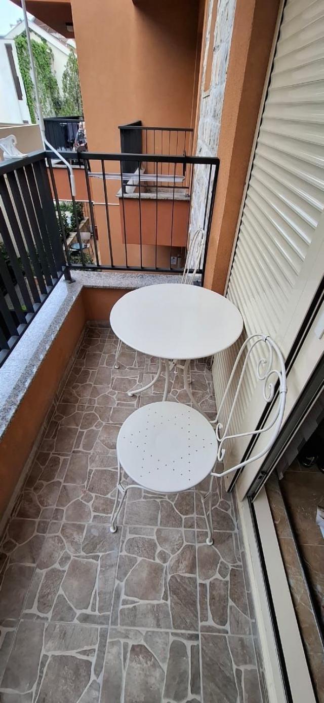 Kompletno opremljen studio 21m² na odličnoj lokaciji – Budva (300m od mora)