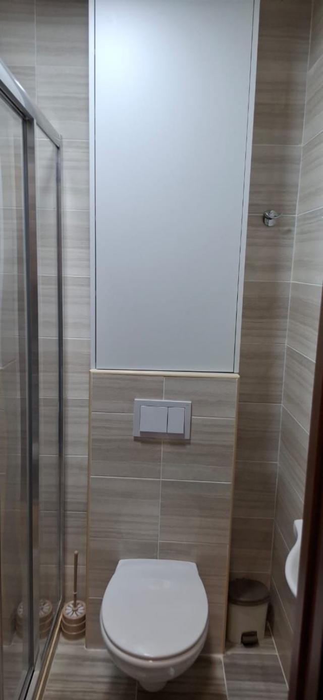 Kompletno opremljen studio 21m² na odličnoj lokaciji – Budva (300m od mora)