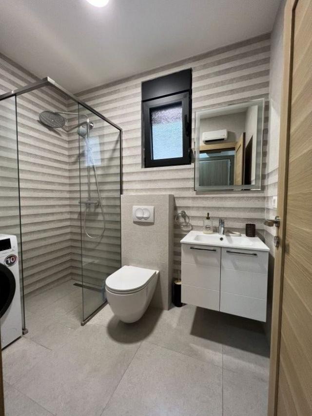 Jednosoban stan 48m² + terasa 90m² sa garažnim mestom – Tivat