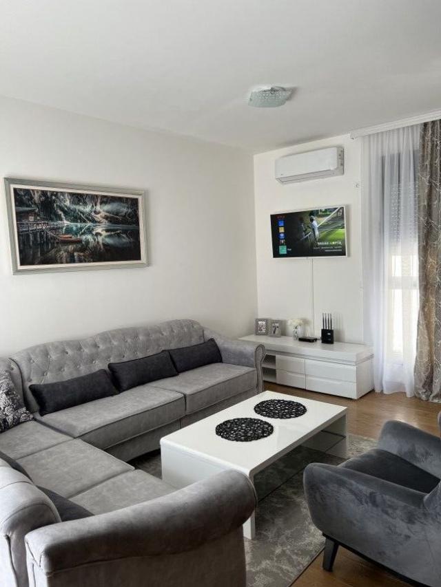 Jednosoban stan 48m² + terasa 90m² sa garažnim mestom – Tivat