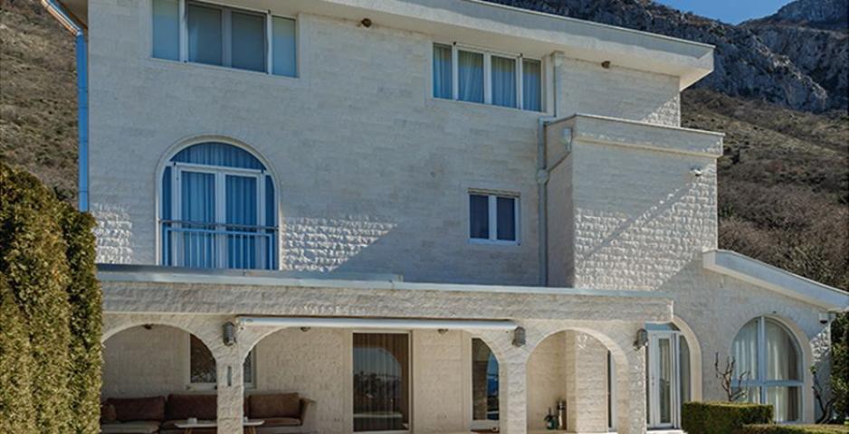 Luksuzna vila sa bazenom i panoramskim pogledom na more – Blizikuće, Budva