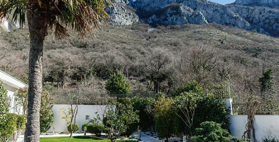 Luksuzna vila sa bazenom i panoramskim pogledom na more – Blizikuće, Budva