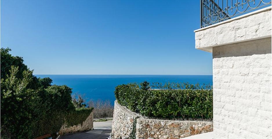 Luksuzna vila sa bazenom i panoramskim pogledom na more – Blizikuće, Budva
