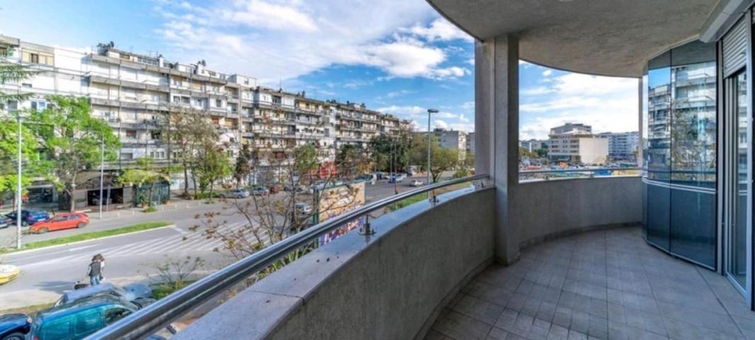 Luksuzan trosoban stan 140m2 – Preko Morače, Podgorica