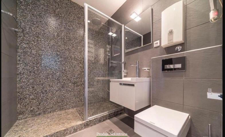Luksuzan trosoban stan 140m2 – Preko Morače, Podgorica