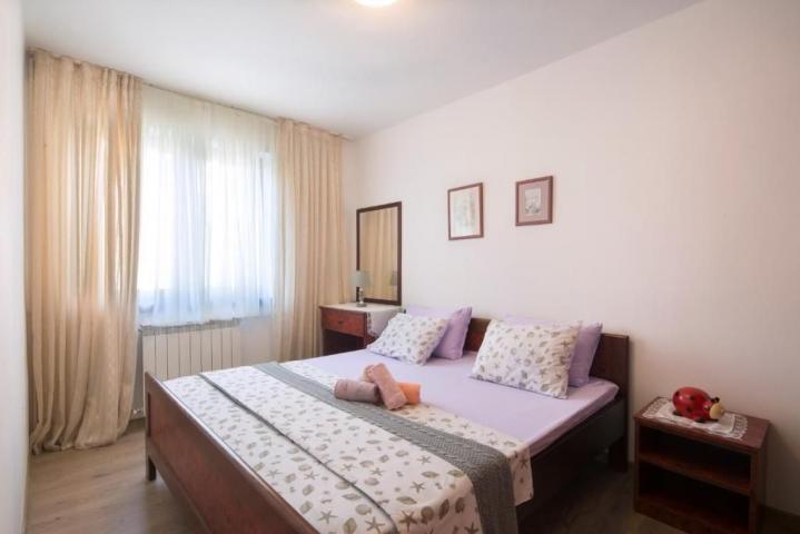 TOP PONUDA! Kuća 285m² sa tri stana u Budvi, Podkošljun – 500m od mora, odlična investicija, MOGUĆNO
