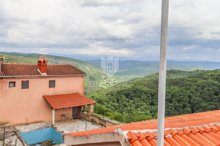 Attractive house with an unforgettable view!