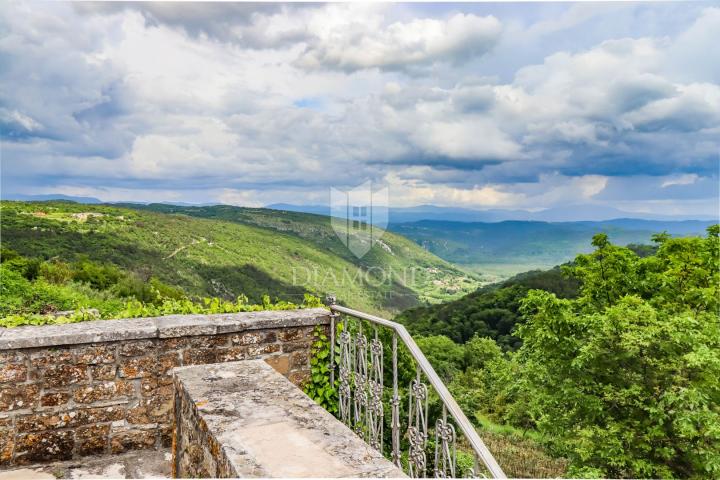 Attractive house with an unforgettable view!
