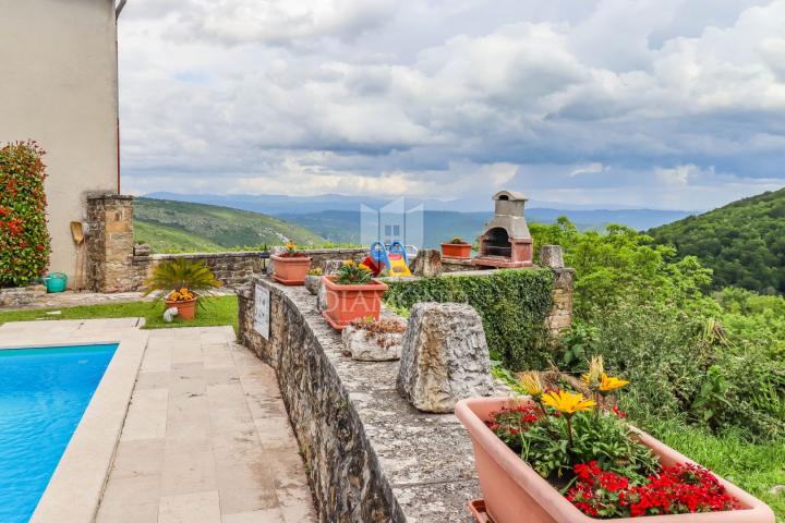 Attractive house with an unforgettable view!