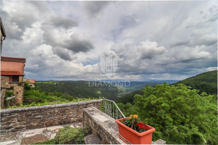 Attractive house with an unforgettable view!